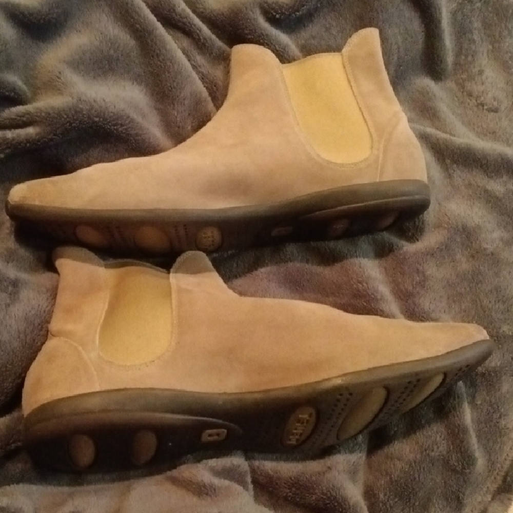 Tsubo Men's Tan Suede Chelsea Boots - Picture 2 of 4